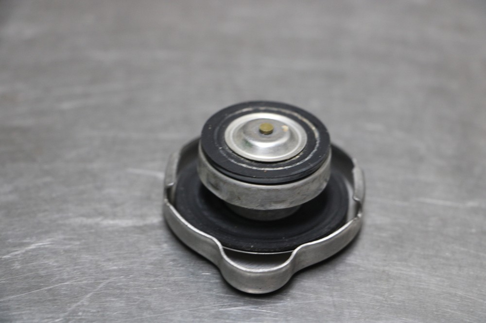 02-13 Interceptor VFR800 Engine Radiator Cap