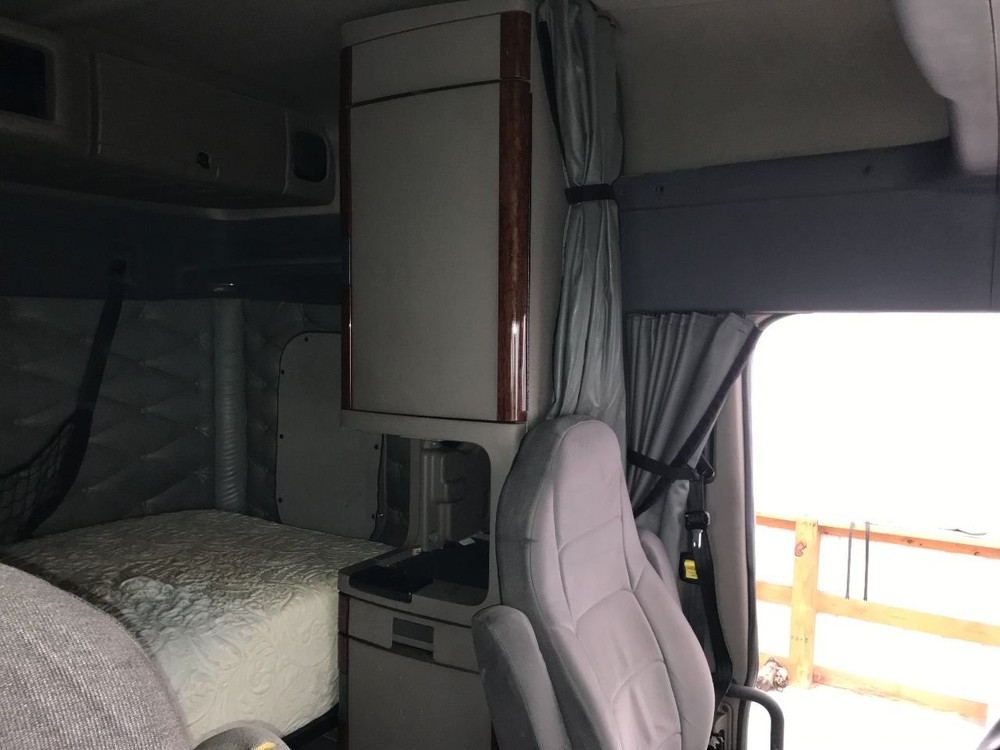 Freightliner CASCADIA Left/Driver Sleeper Cabinet - Used