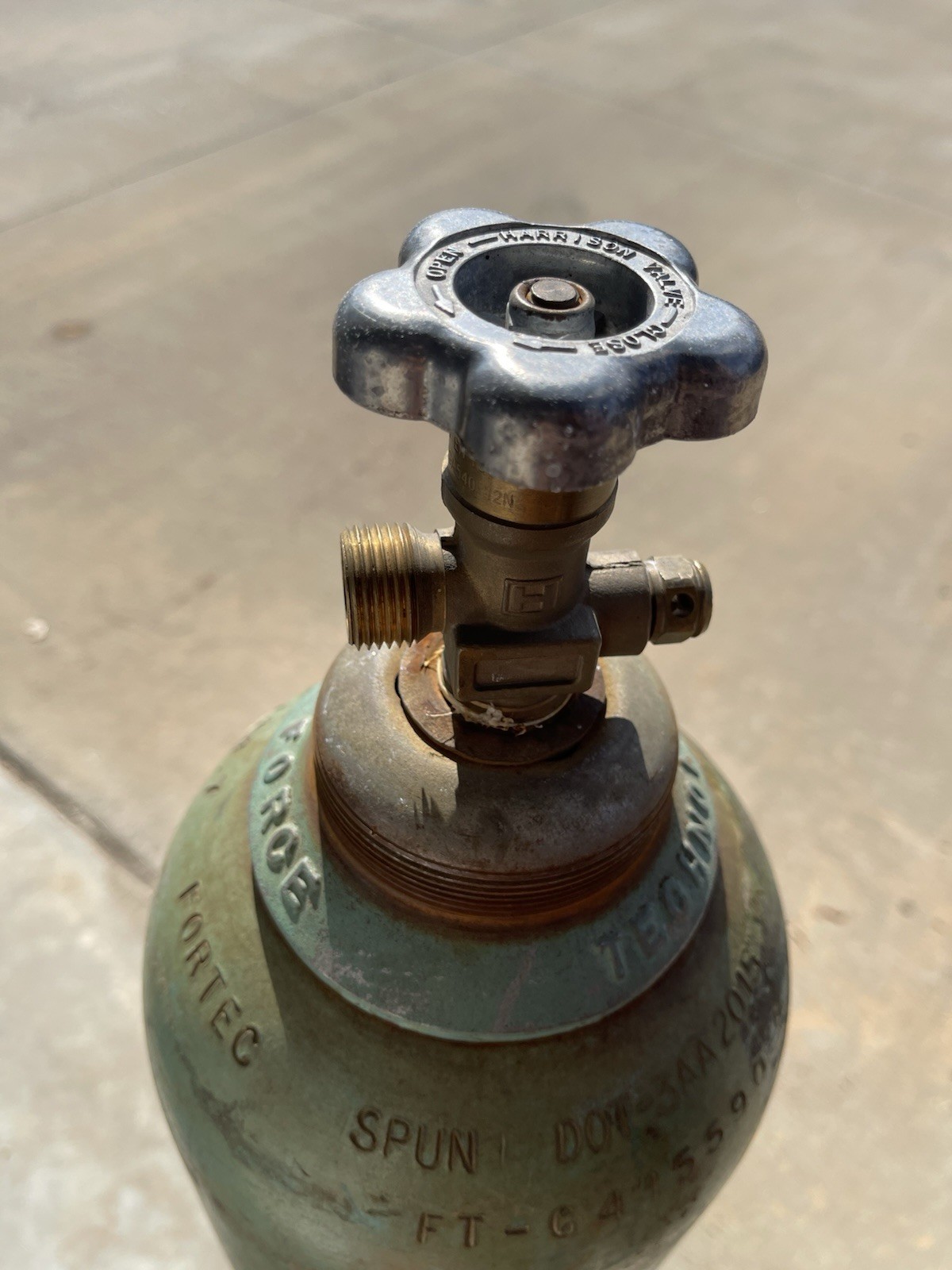 WELDING/CUTTING SET 125 TF OXYGEN & 250 75 TF ACETYLENE TANKS Exchangeable