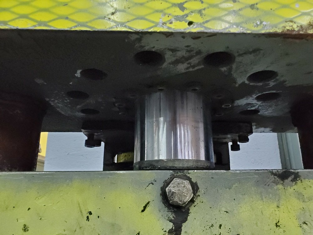 3" x 3" DOUBLE HYDRAULIC ANGLE IRON SHEAR, AS-IS