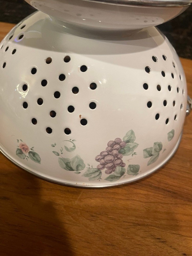Enamel Pfaltzgraff grapevine colander