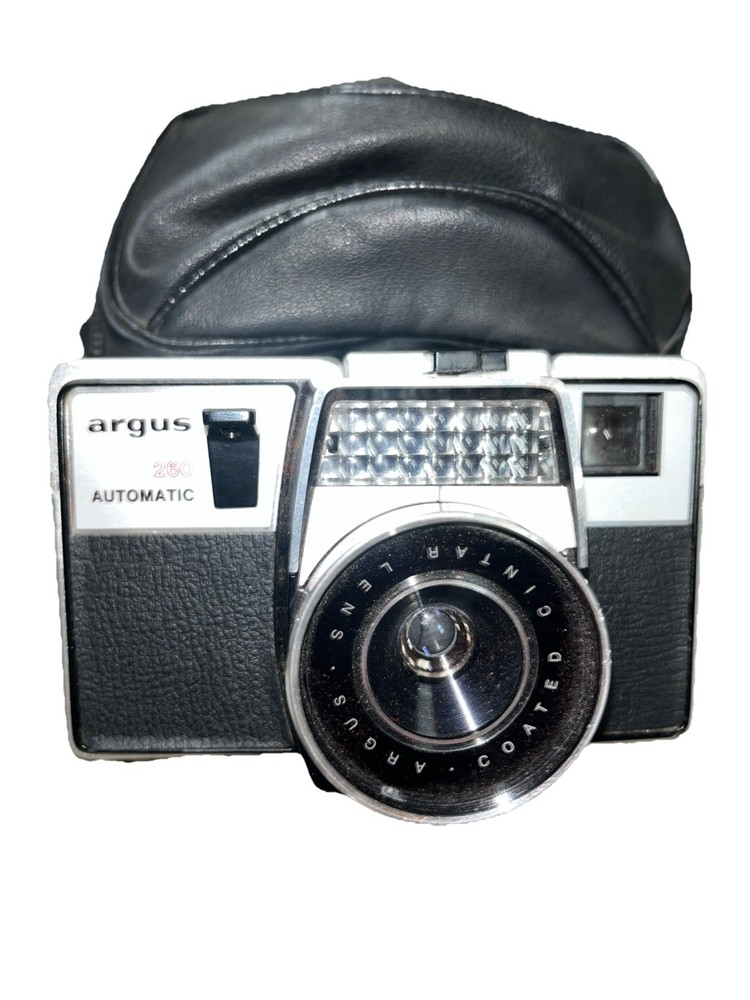VINTAGE ARGUS 260 AUTOMATIC CAMERA MADE IN JAPAN Untested With Case