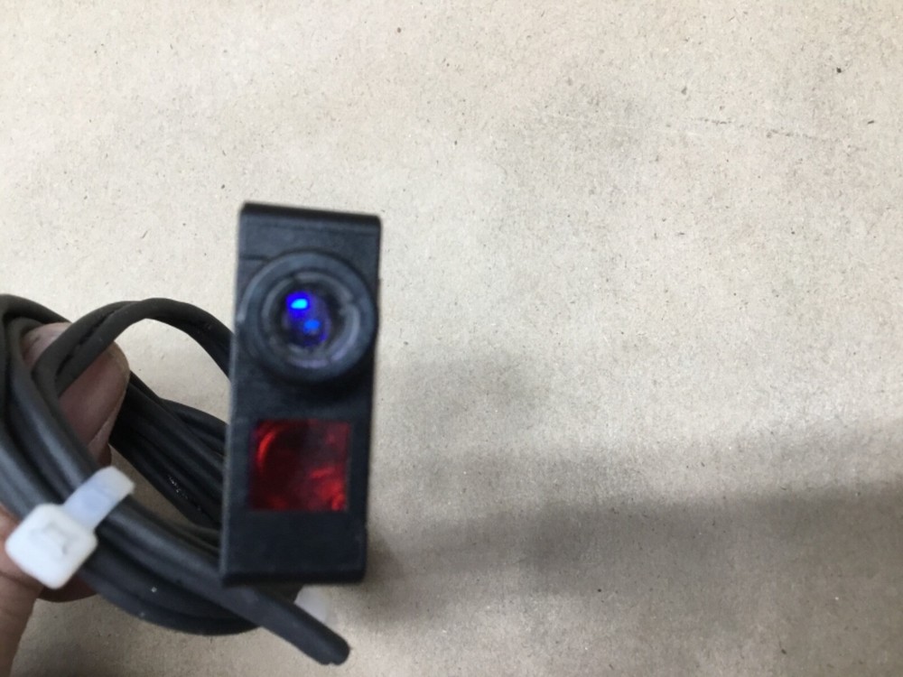 KEYENCE LV-NH32 Multi-purpose Digital Laser Sensor #30B50