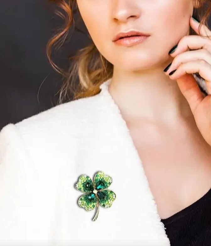GREEN CRYSTAL SHAMROCK 4 LEAF CLOVER LUCKY IRISH BROOCH PIN~ST PATRICKS DAY GIFT