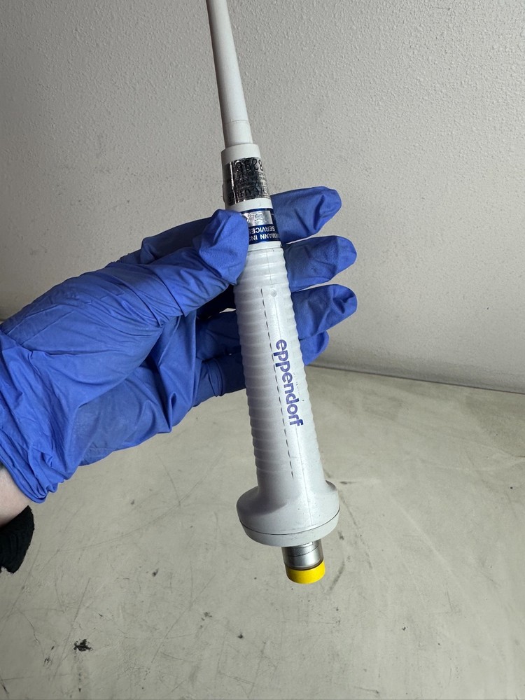 Eppendorf Adjustable Volume Single Channel Pipette, 10 - 100 uL
