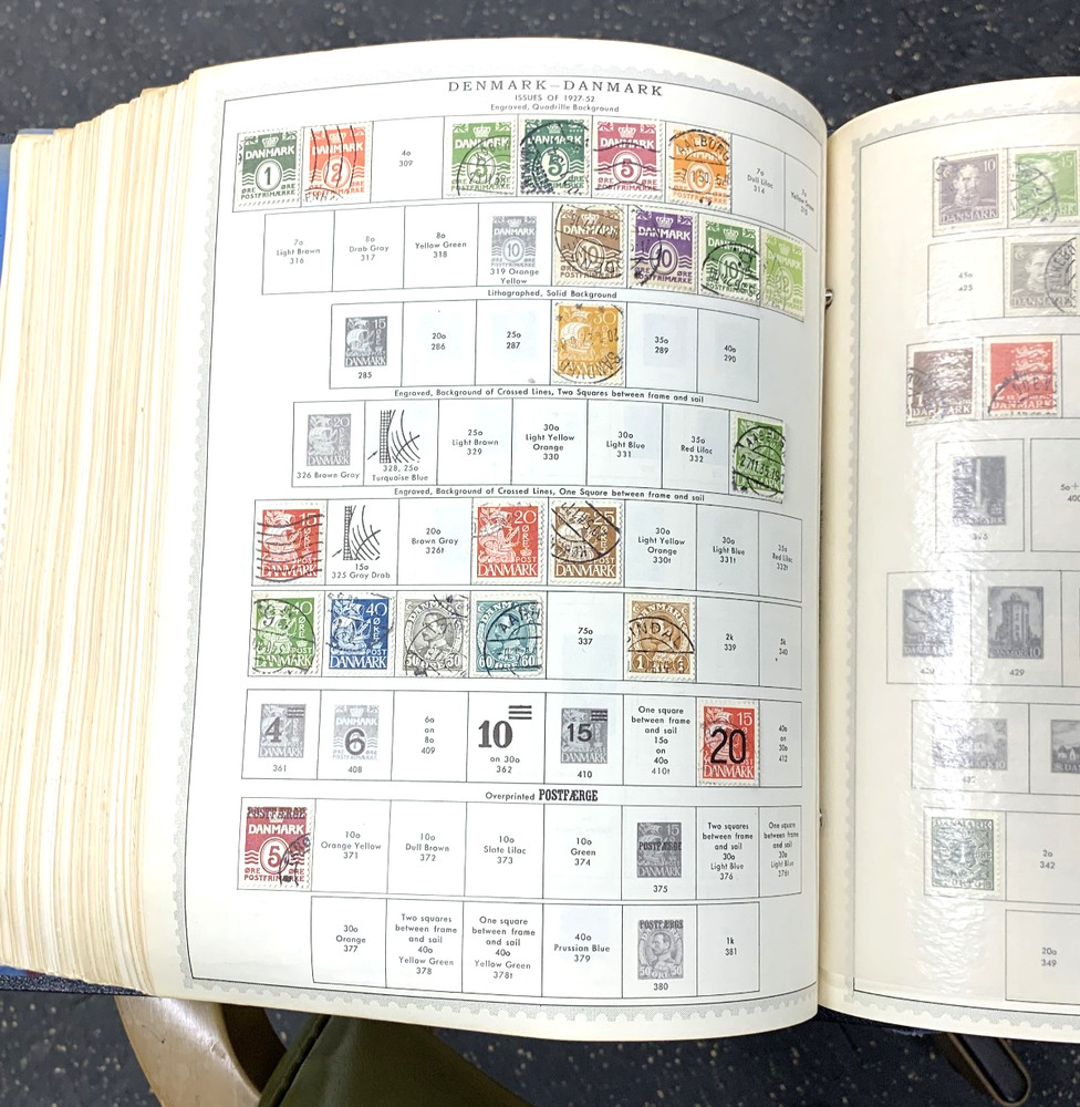 Minkus Supreme Global Album to 1975 Cam to Fin with 1,330 Stamps Nice Binder |
