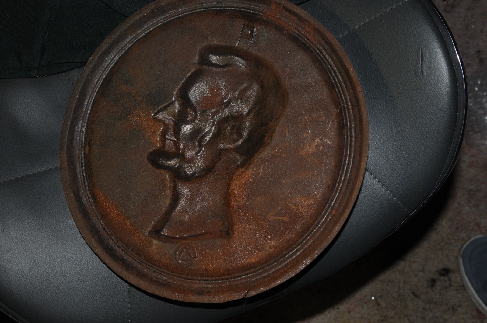 Vintage Cast Iron US President Abraham Lincoln Portrait Raised Relief Plaque ..