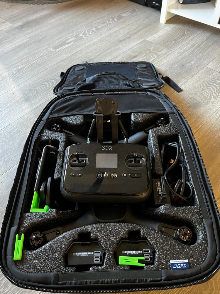 3DR Solo Drone Quad-copter, Controller + 2 Batteries + GPC Hard Case – Tested &