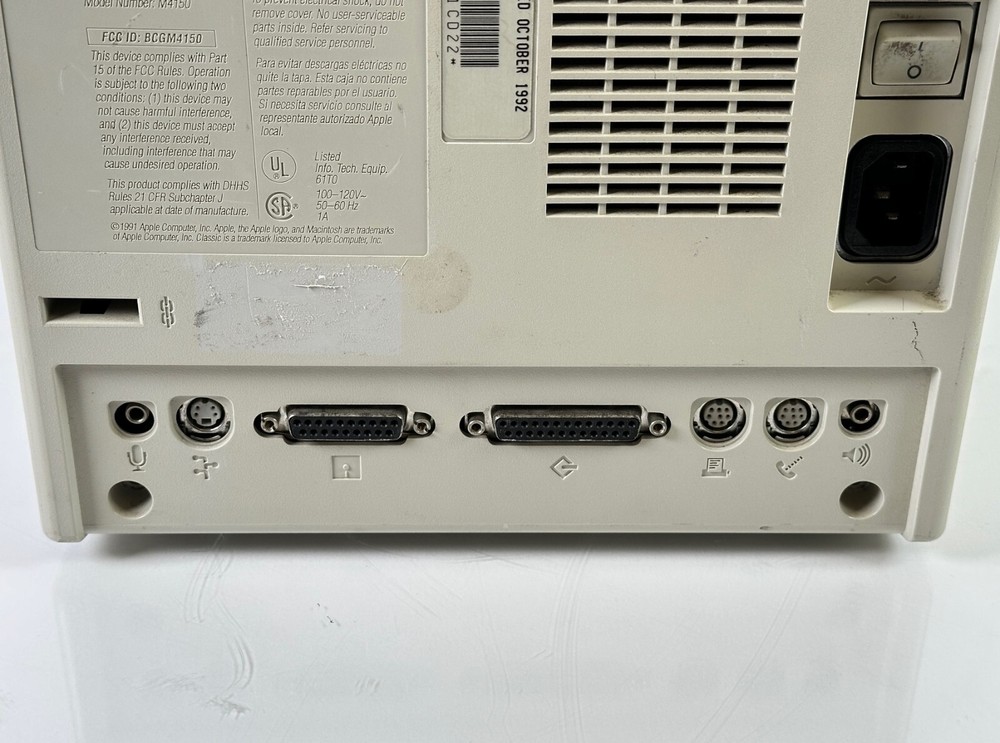 Vintage Apple M4150 MACINTOSH Classic II Computer