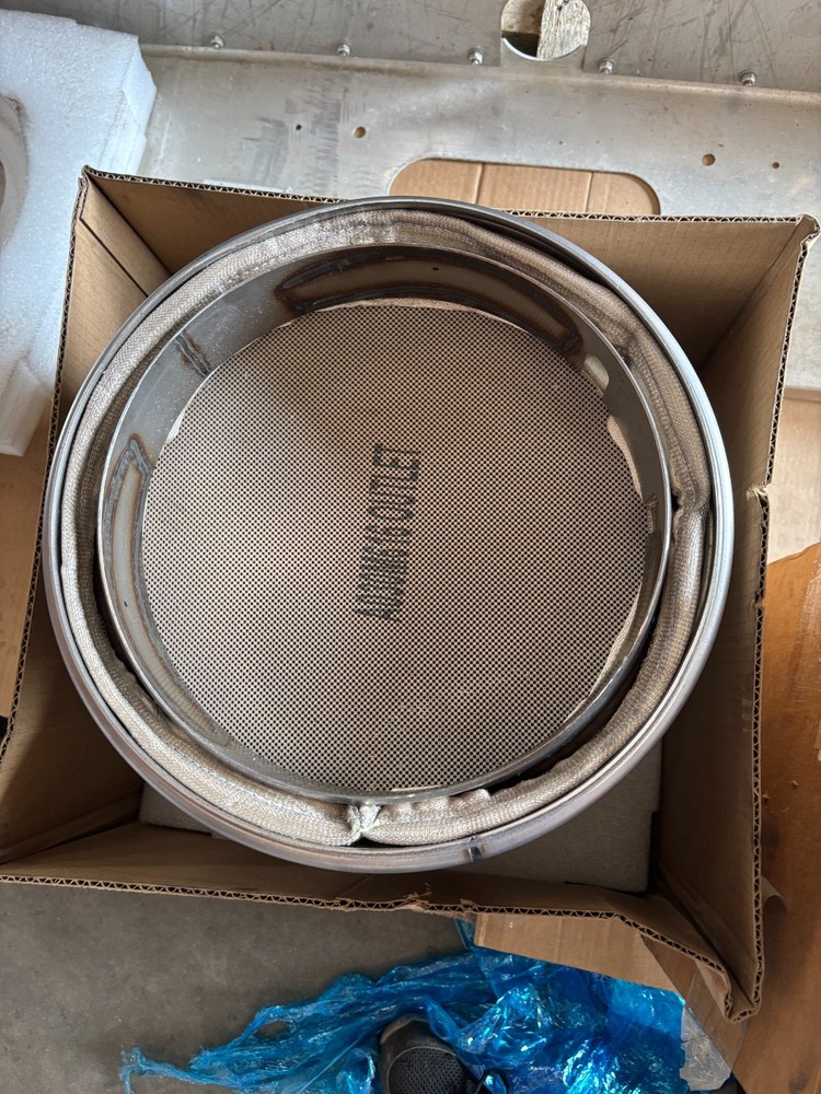 New Cummins Particulate Filter #5303922RX no core needed