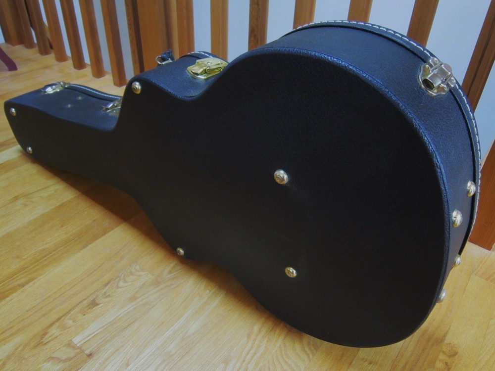 Cedar Creek Custom 17" hard-shell guitar case