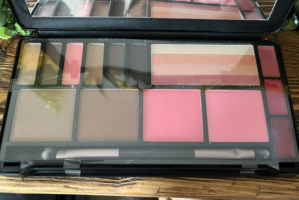 Profusion No Filter Needed Selfie Makeup Kit ~ Black Case ~ New