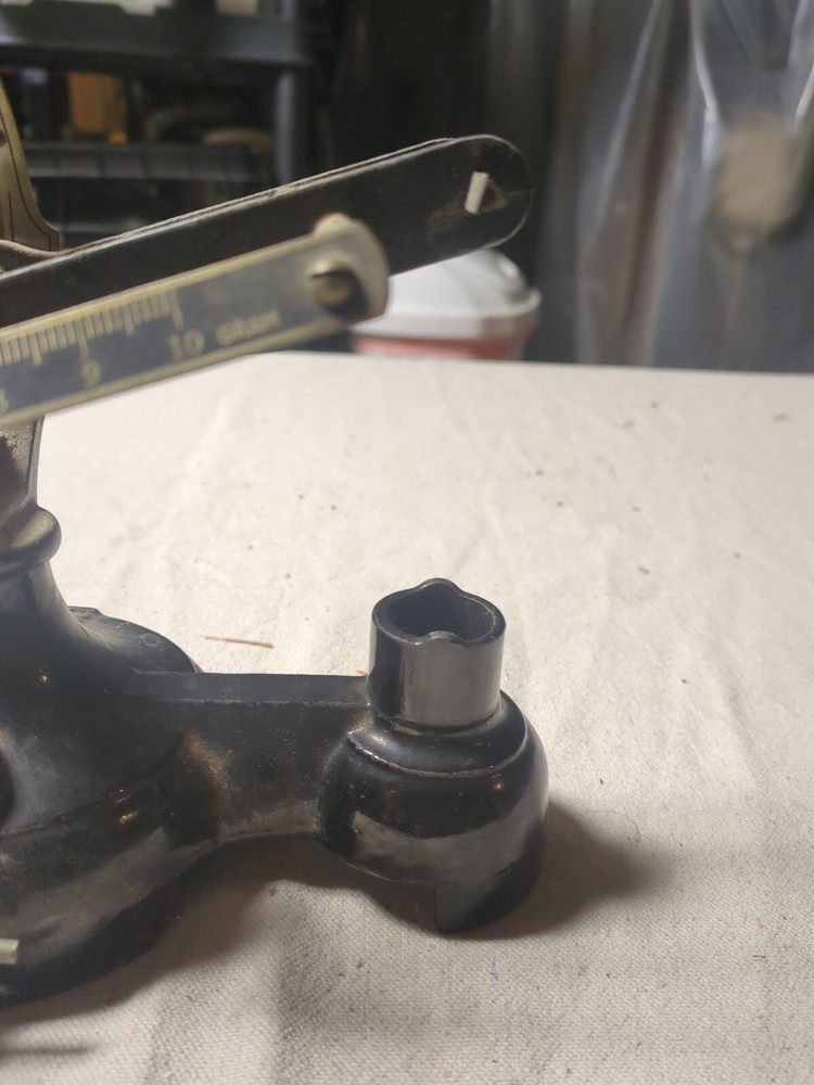 CENCO BALANCE SCALE CAST IRON Base.