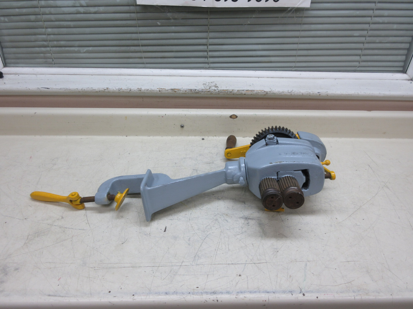 Pexto 0585H Sheet Metal Beading & Crimping Machine w/ Bench Mount Used