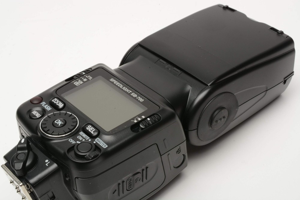 Nikon SB-700 Speedlight flash, Mint-, filters, stand, diffuser, Great!