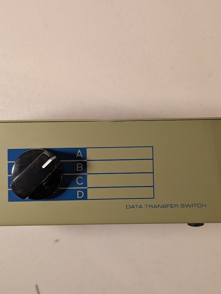 4-Port VGA Data Transfer Switch Box A/B/C/D Manual Select for Computers/Devices