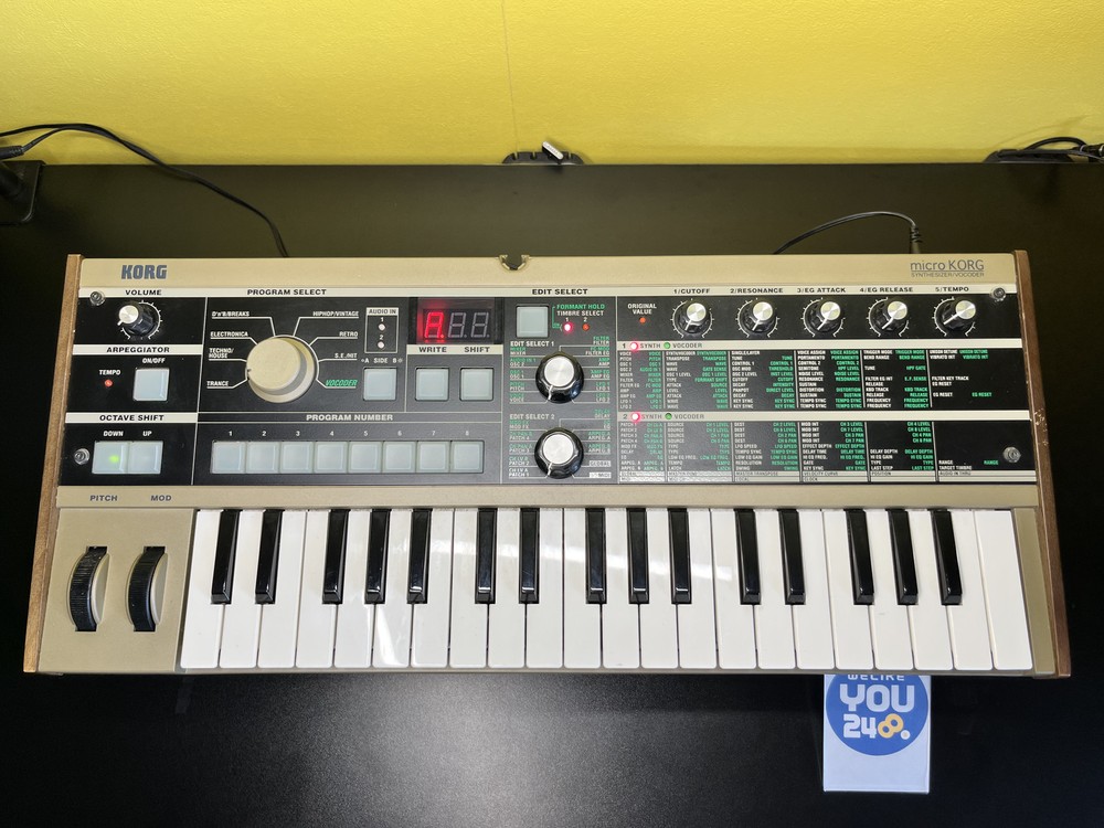 KORG MicroKORG Synthesizer Vocoder w/ AC-adapter | Beautiful Condition