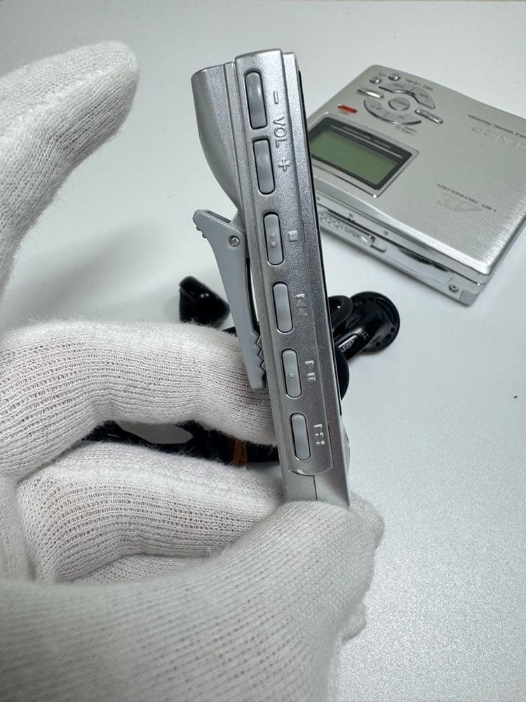 SHARP MD-DR7 Silver Mini Disc Walkman Recorder Check energization Only