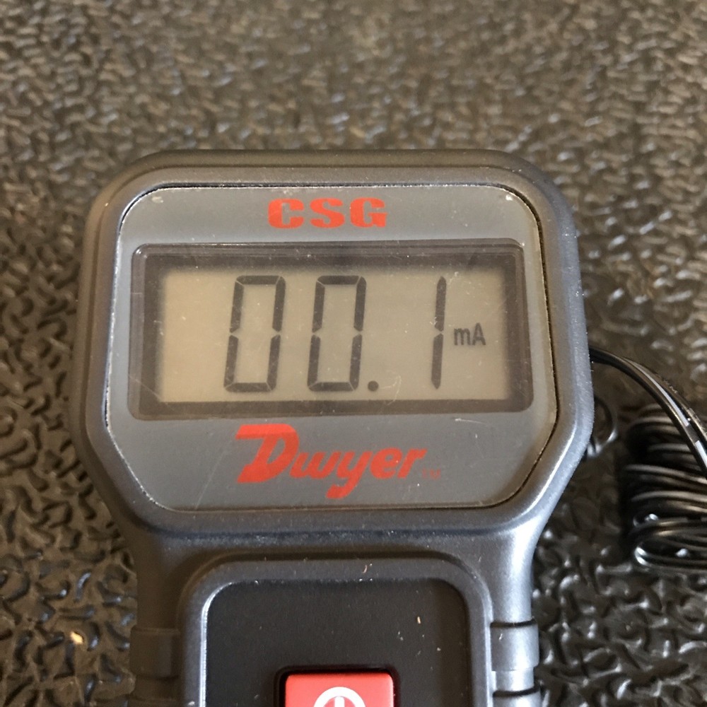 DWYER CSG 15D15 CURRENT / VOLTAGE CALIBRATOR