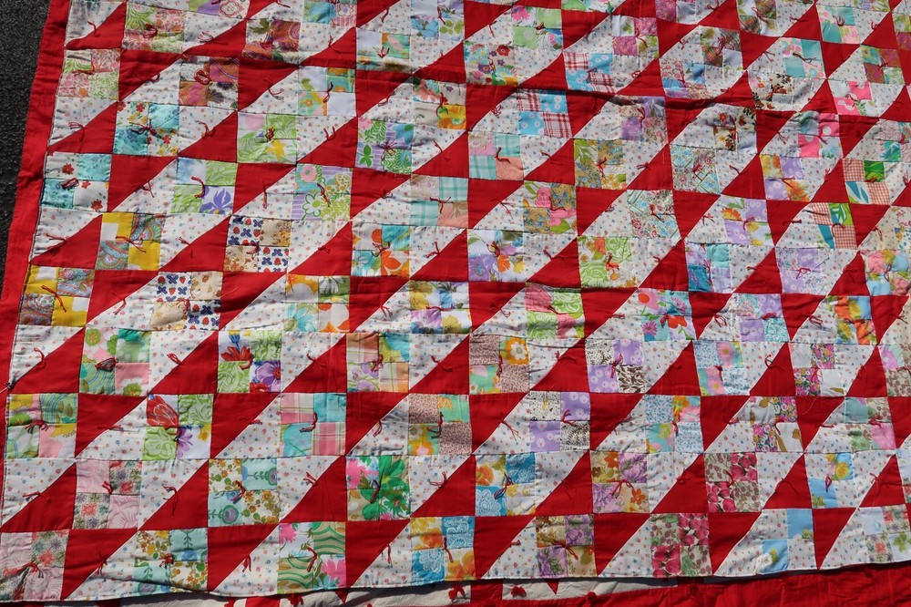 Vtg Patchwork Pattern Tiny Square King Quilt Measures 71x88 In. Beautiful