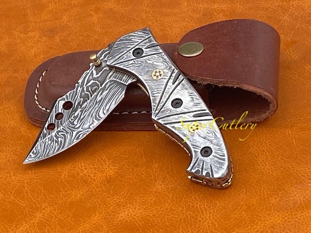 STUNNING SOLID FULL DAMASCUS STEEL ENGRAVED FOLDING KNIFE WITH BRASS FILE WORK