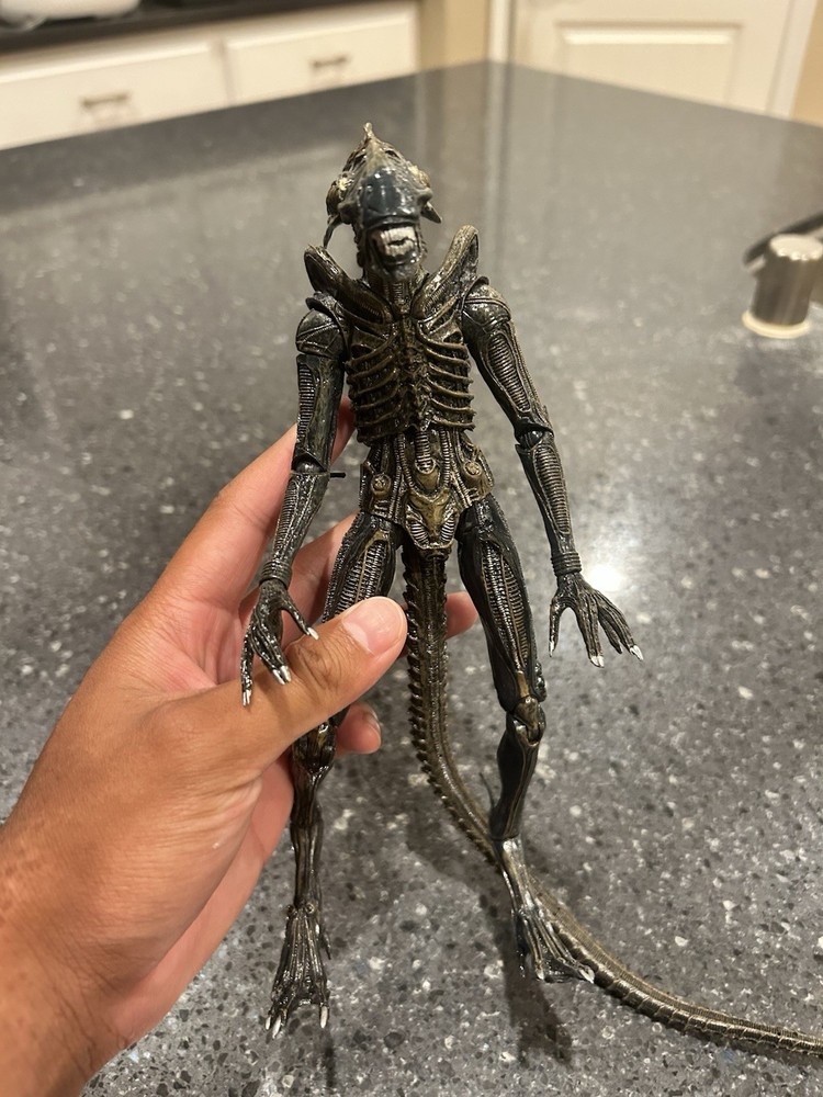NECA Aliens: Defiance Xenomorph