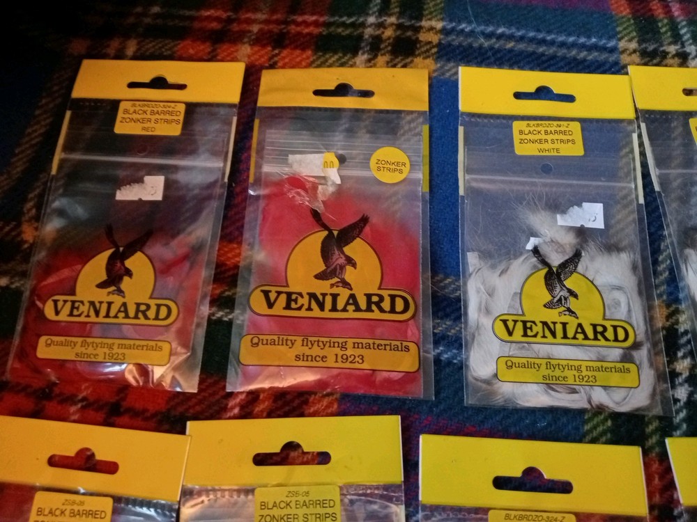 Veniard Black Barred Zonker Strips x 10 Packets
