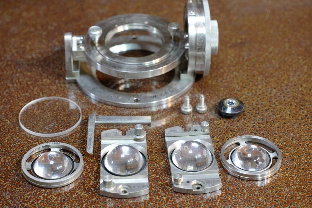 Antique Leitz Universal Rotating Stage UT2 Polarizing Microscope Accessory Case