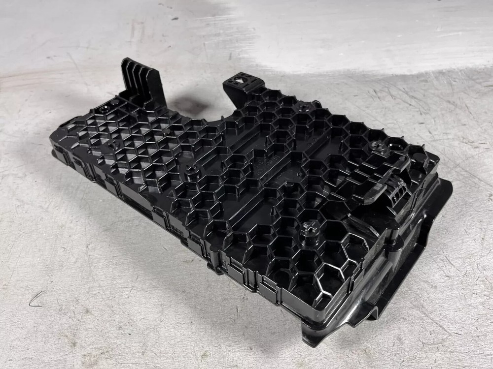 ⭕20-24 Tesla Model Y Right Low Voltage Controller Electronic Module 1657650-00-C