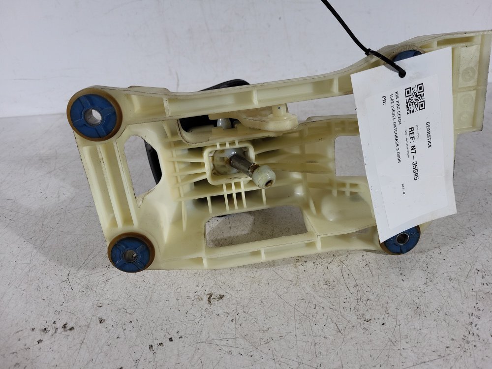 Kia Pro Ceed 4 Hatchback 3 Door 2010-2012 Gearstick N7