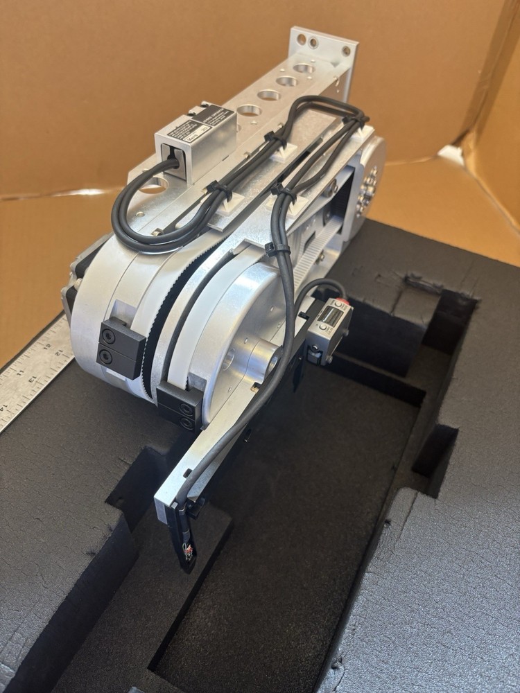 Evident SCARA robotic arm with Keyence Laser Sensor LR-Z