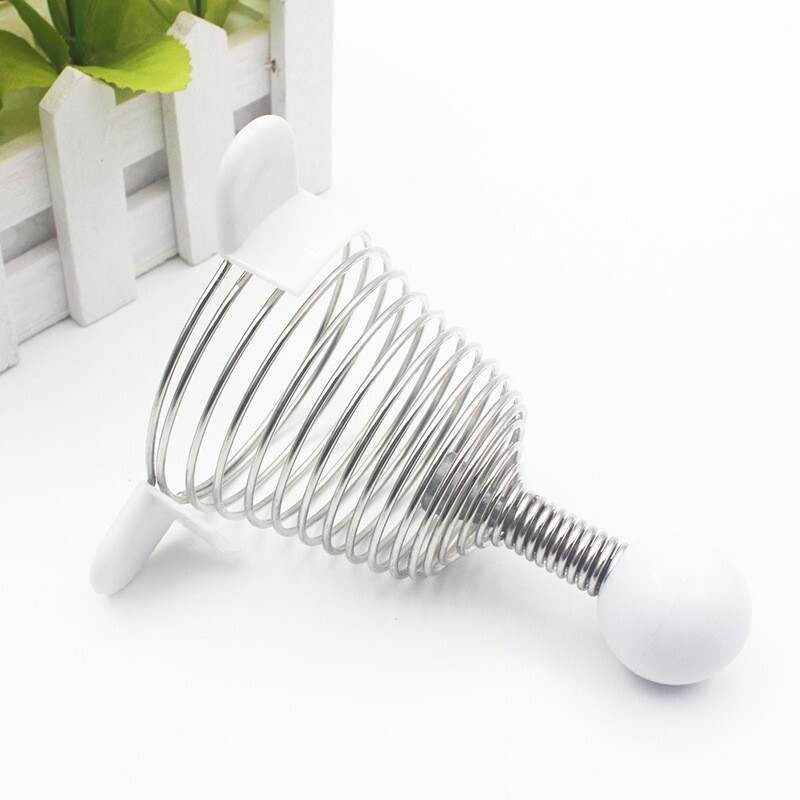 NEW Spring nut sheller Creative kitchen gadgets Spring nutcracker (random color)