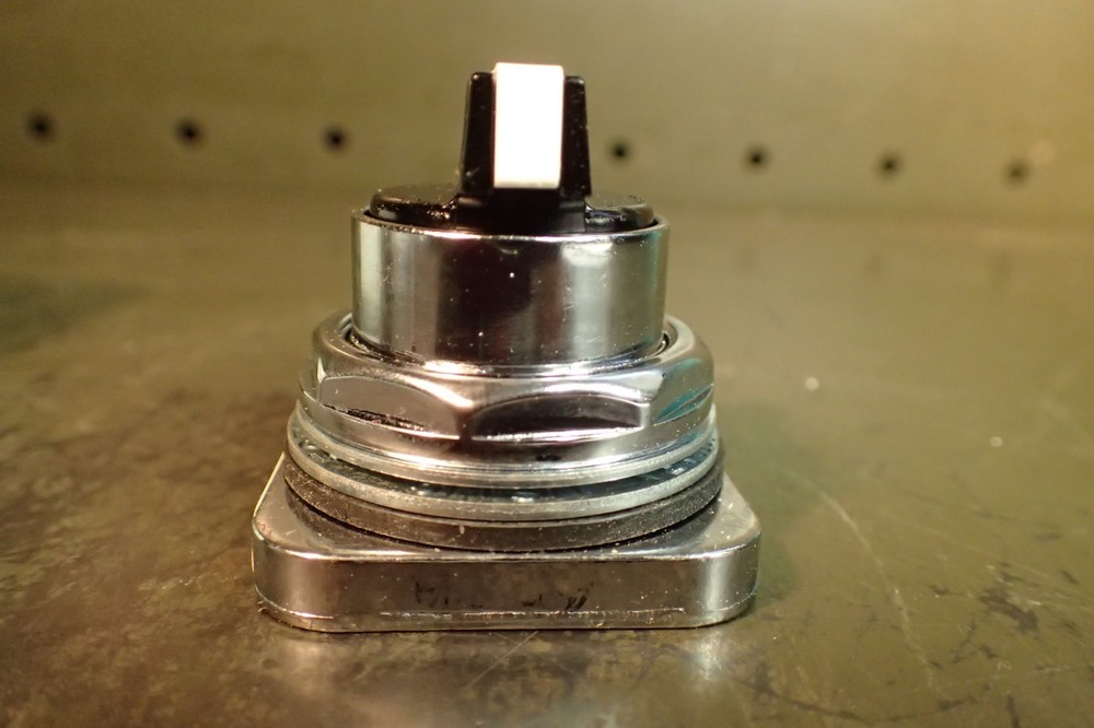 Furnas 3-Position Short Level Operator Oil Tight Selector Switch 52SA2BAB NEW