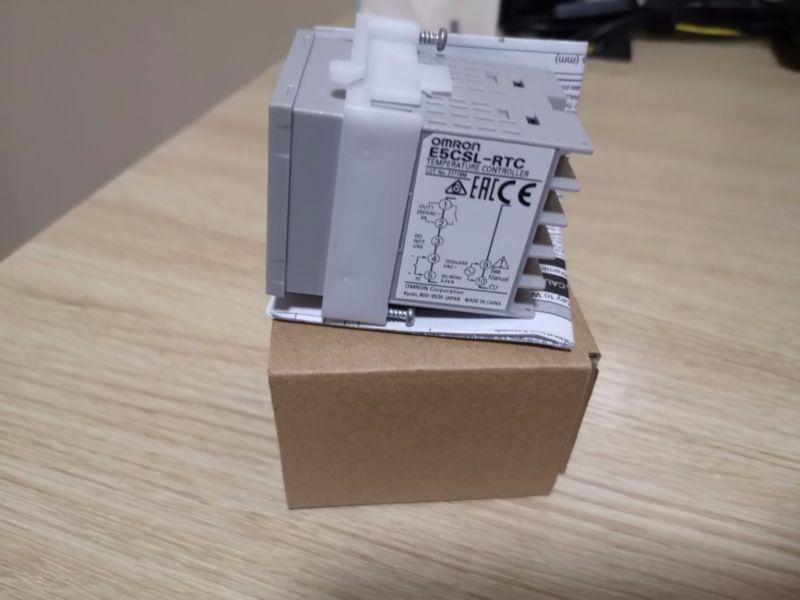 1PC Omron E5CSL-RTC 100-240V Temperature Controller New In Box Free Shipping