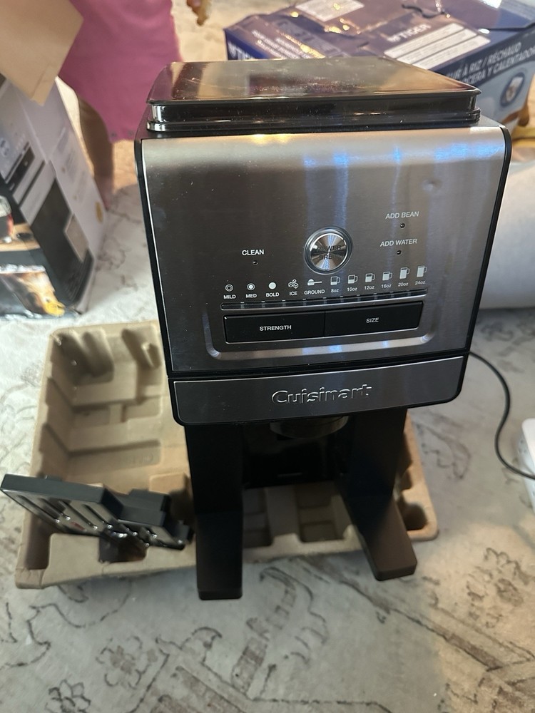 Cuisinart Custom Grind & Brew Single-Cup Coffee Maker DGB-30