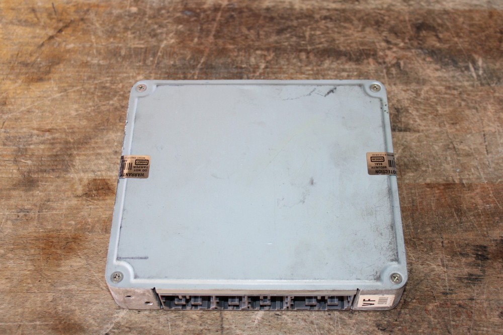 1995-1996 Lexus ES300 Engine Computer Control Module ECU ECM 89661-33720 OEM