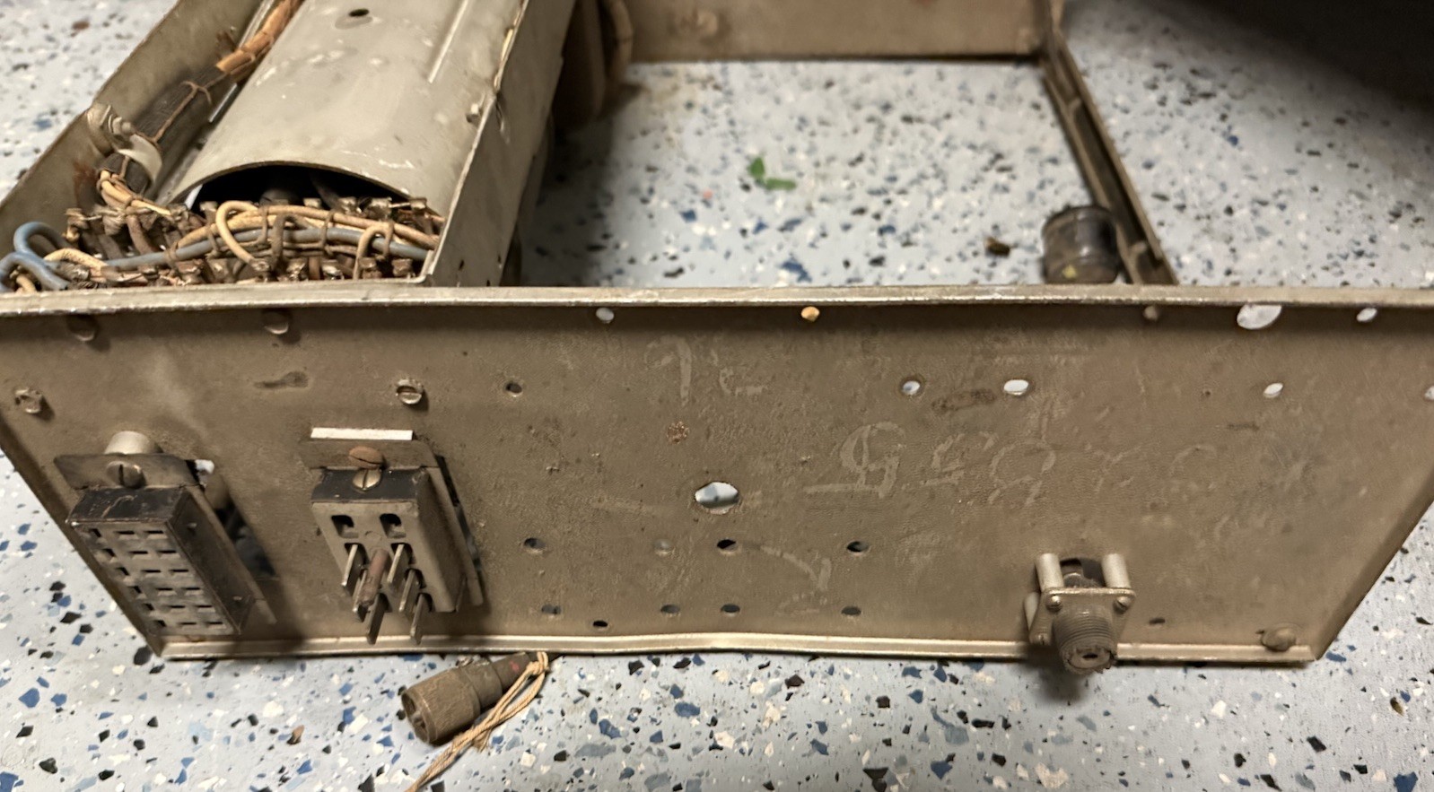 Vintage Motorola Tube Radio Chassis w/ Dynamotor FMTRU-5-V WWII Era Untested