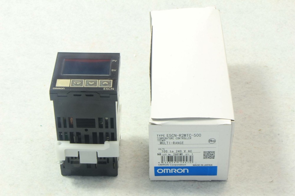 1PCS New Omron Temperature Controller E5CN-R2MTC-500 100-240VAC