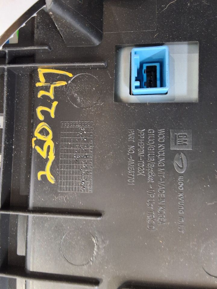 2013-2016 Buick Encore Dash Mounted Display Screen