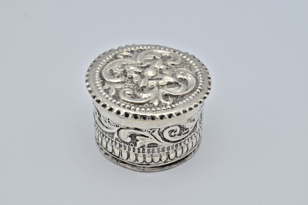 Victorian Solid Silver Snuff Box London 1885