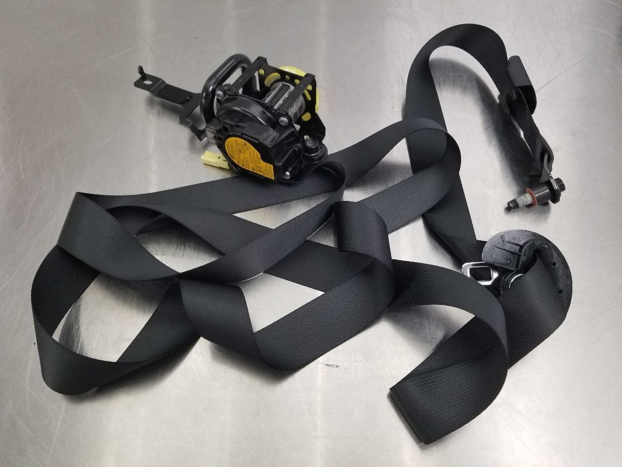 25 2025 KIA K4 GT-LINE FRONT BUCKET SEAT BELT RETRACTOR BLACK RIGHT PASSENGER