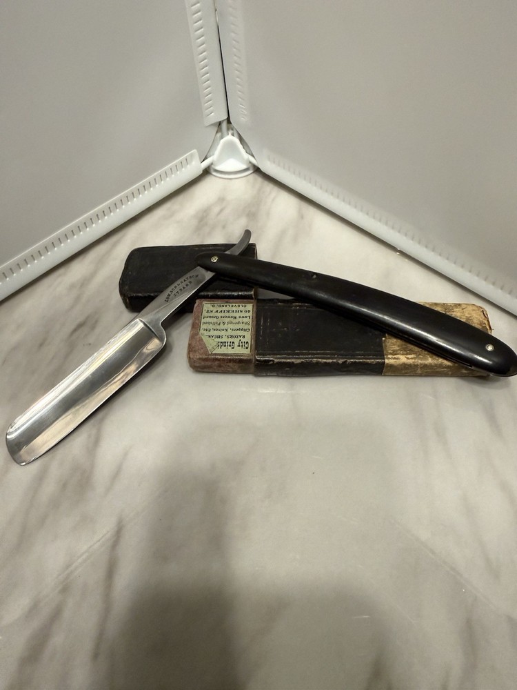 Vintage Black Handle Straight Razer With Worn Case
