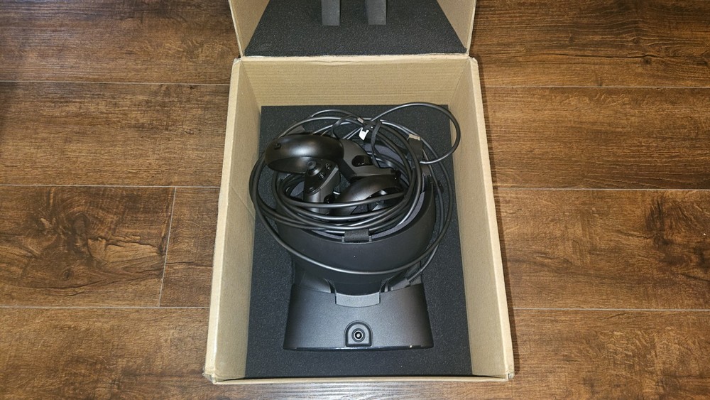 Oculus Rift S PC-Powered VR Gaming Headset with Controllers Black