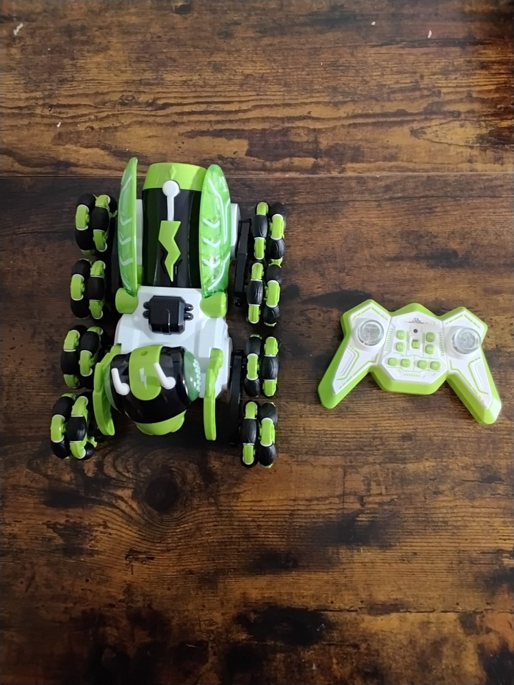 Stunt Mantis multifunctional remote control stunt car 2.4GHz