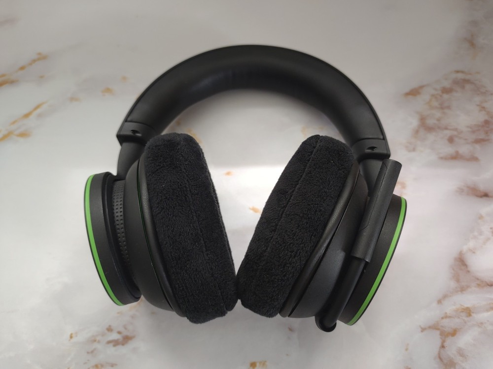 Microsoft Xbox Wireless Headset - Black - (Crack repaired)