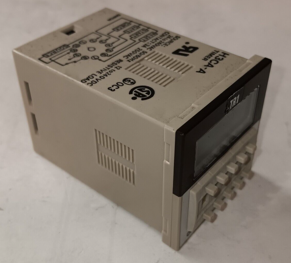 OMRON H3CA-A TIME DELAY RELAY 3 AMP 240V AC/DC