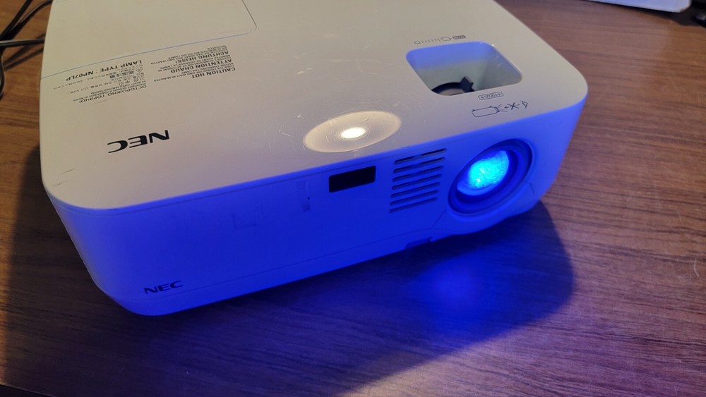 NEC NP500W Projector 701 Hours