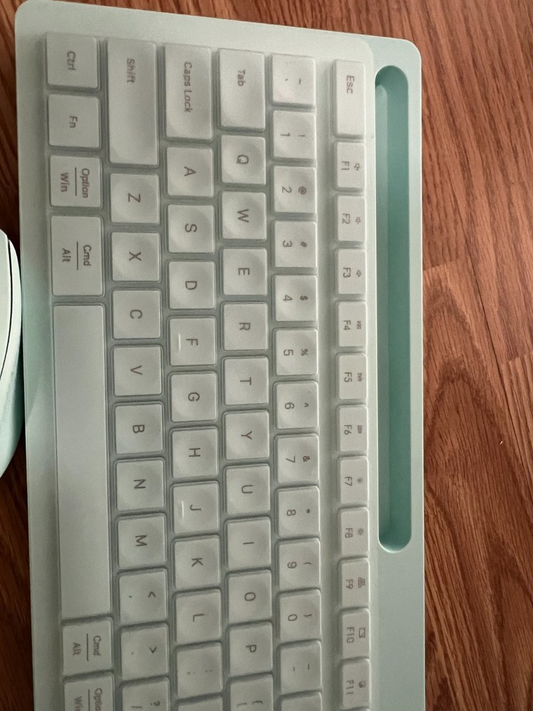 Wireless Keyboard and Mouse with Phone Holder, USB & Type C Receiver