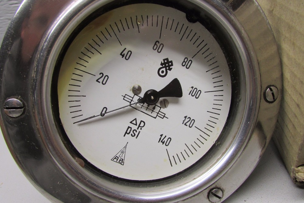 Kusters 220-05926 St-1030.3671 Differential pressure manometer 0-140 PSI