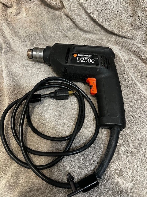 Black & Decker D2500 3/8" variable speed reversible drill